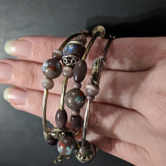 Silver Tone Purple Mauve Hummingbird Beaded Memory Wire Statement Bracelet - Picture 4 of 4